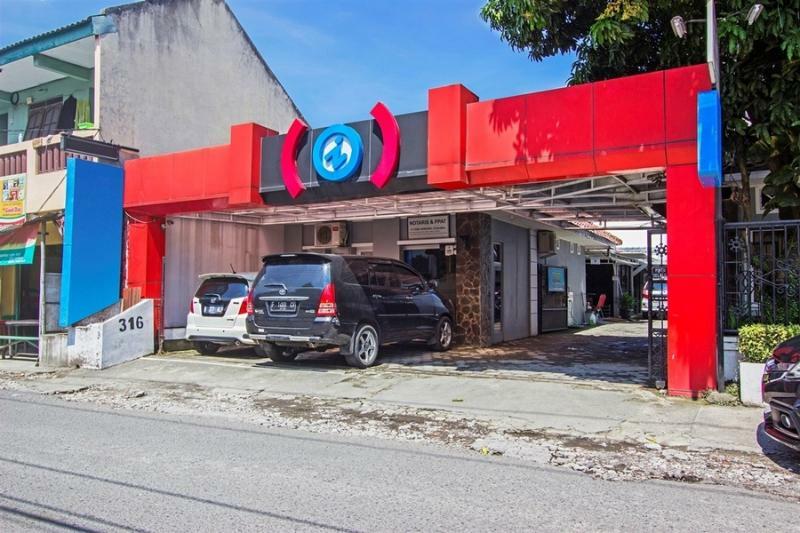 Hotel Reddoorz Near Gejayan Kejayan Exterior foto